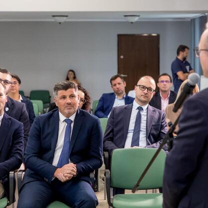 Wizytacja projektów energetycznych w Urzędzie Marszałkowskim Województwa Śląskiego. (wygenerowano przez AI)