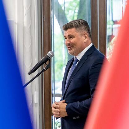 Wojewódzka inwestycja w efektywność energetyczną i odnawialne źródła energii w Śląskie. (wygenerowano przez AI)