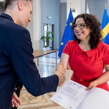 Wizytacja projektów energetycznych w Silesia. Beneficjenci otrzymują listy gratulacyjne. (wygenerowano przez AI)