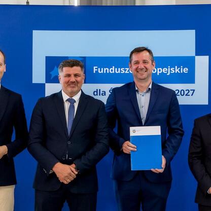 Grzegorz Boski, wicemarszałek Województwa Śląskiego, prezentuje projekt Funduszy Europejskich dla Śląska 2027. (wygenerowano przez AI)