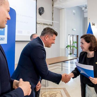 Wizytacja beneficjentów projektów energetycznych w Województwie Śląskim. (wygenerowano przez AI)
