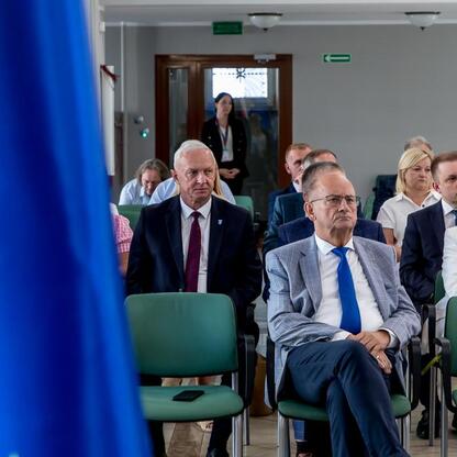 Wizytacja projektów energetycznych w Urzędzie Marszałkowskim Województwa Śląskiego. (wygenerowano przez AI)