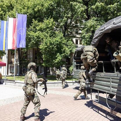 Szkolenie ewakuacyjne w Urzędzie Marszałkowskim Województwa Śląskiego, Katowice, Polska. (wygenerowano przez AI)