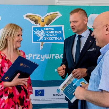 W Sileskim Urzędzie Marszałkowskim odbywa się ceremonia przekazania dokumentów w ramach kampanii edukacyjno-informacyjnej 