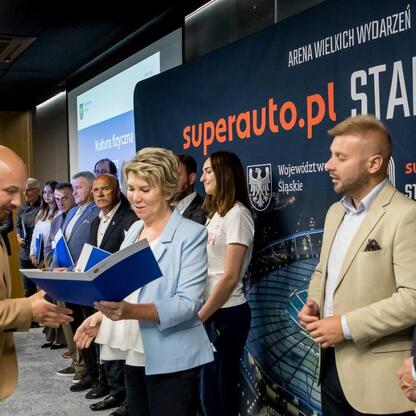 Ceremonia rozstrzygnięcia konkursu ofert na Superauto.pl Stadion Śląski. (wygenerowano przez AI)