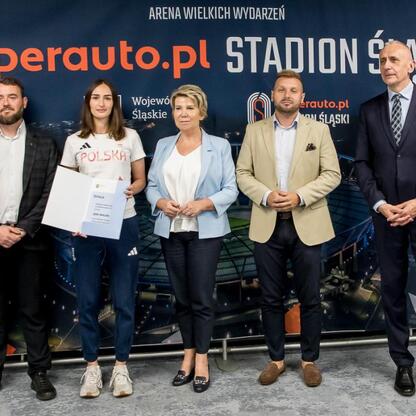 Leszek Pietraszek, wicemarszałek Województwa Śląskiego, podczas ceremonii w Superauto.pl Stadion Śląski. (wygenerowano przez AI)