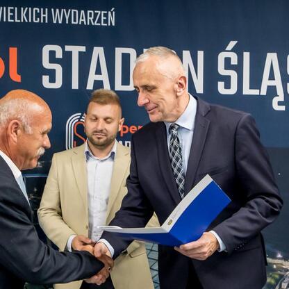 Leszek Pietraszek, Wicemarszałek Województwa Śląskiego, podczas ceremonii w Stadionie Śląskim. (wygenerowano przez AI)