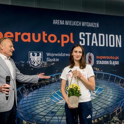 Ceremonia w Stadionie Śląskim z okazji ogłoszenia zwycięzców konkursu na projekty w dziedzinie kultury fizycznej i bezpieczeństwa publicznego. (wygenerowano przez AI)