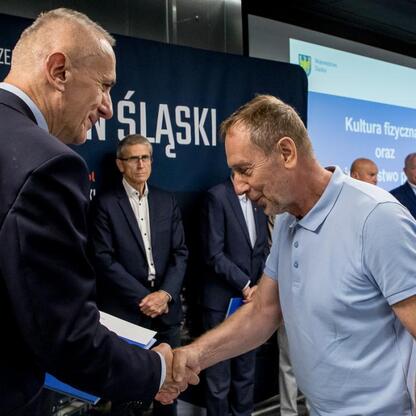 Leszek Pietraszek, Wicemarszałek Województwa Śląskiego, podczas ceremonii w Stadionie Śląskim. (wygenerowano przez AI)