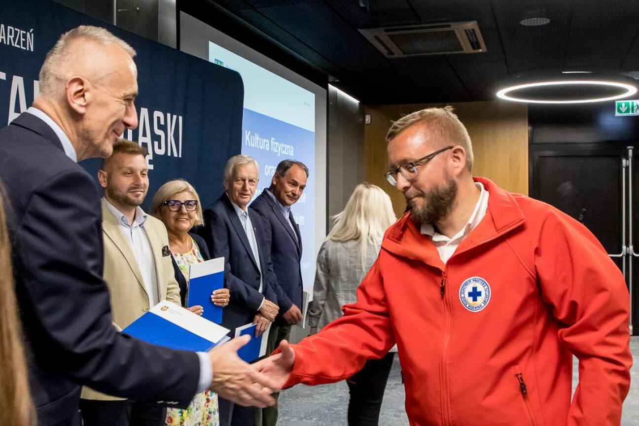 Stadion Śląski, ceremonia zakończenia konkursu ofert na projekty kultury fizycznej i bezpieczeństwa publicznego. (wygenerowano przez AI)
