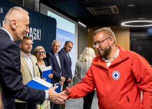Stadion Śląski, ceremonia zakończenia konkursu ofert na projekty kultury fizycznej i bezpieczeństwa publicznego. (wygenerowano przez AI)