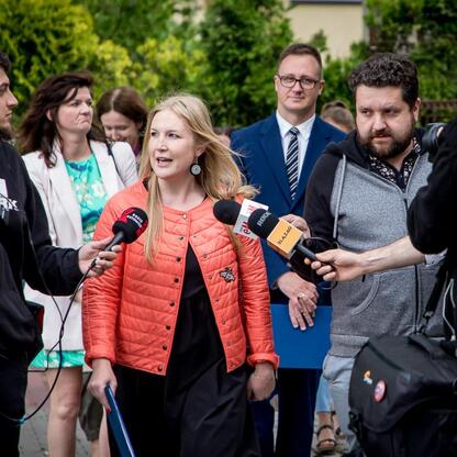 Zwrotka wojewódzka w Mikołowie omawia plan adaptacji do zmian klimatu. (wygenerowano przez AI)