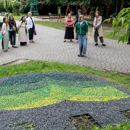 Park Kieszonkowy i Park Planty w Mikołowie, prezentacja działań adaptacyjnych w ramach Regionalnego Planu Adaptacji do zmian klimatu. (wygenerowano przez AI)