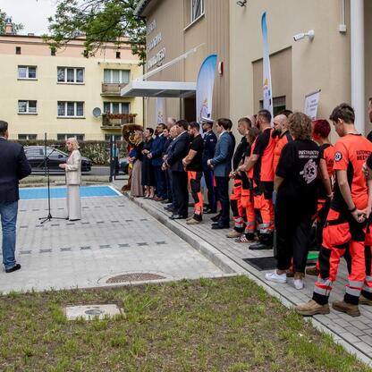 Modernizacja stacji pogotowia ratunkowego w Rudzkiej, zainwestowana w 12 mln zł, zwiększa bezpieczeństwo i komfort pracy ratowników. (wygenerowano przez AI)