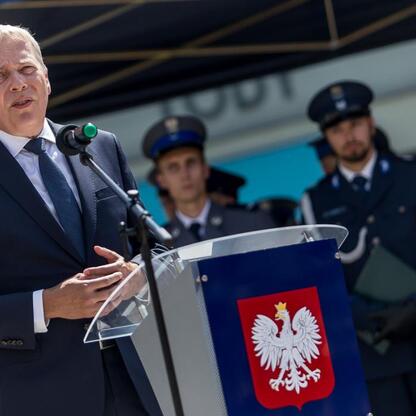 Wojciech Saługa, Marszałek Województwa Śląskiego, przemawia na Voivodeship Police Day w Rybniku. (wygenerowano przez AI)