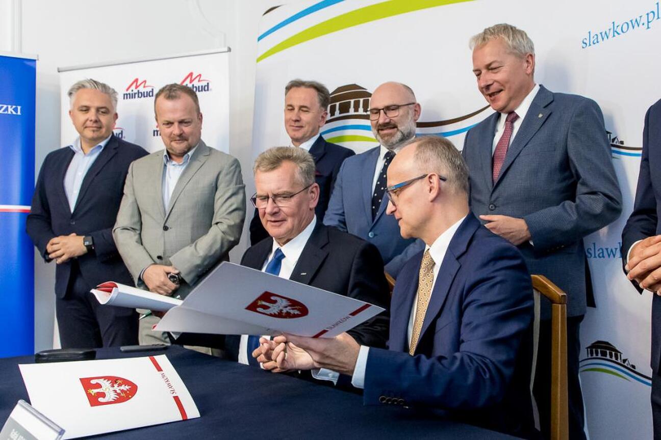 Konferencja prasowa w Euroterminal Sławków o inwestycji w infrastrukturę drogową. (wygenerowano przez AI)