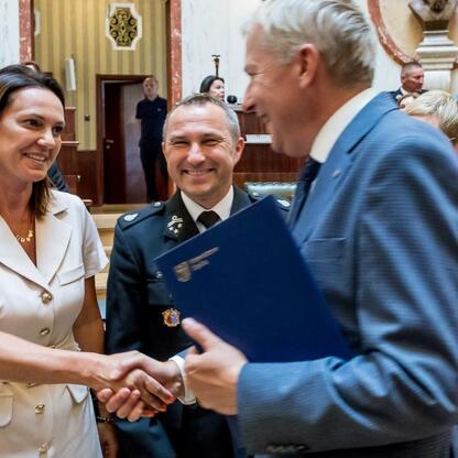 Nowoczesne samochody ratowniczo-gaśnicze dla OSP w regionie Śląskim. (wygenerowano przez AI)
