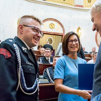 Nowoczesne samochody ratowniczo-gaśnicze dla OSP w Śląsku. Uroczyste wręczenie promes. (wygenerowano przez AI)