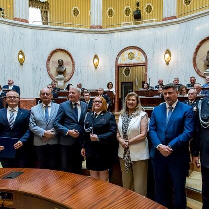 Uroczystość wręczenia nowych wozów ratowniczo-gaśniczych dla OSP w regionie Śląskim. (wygenerowano przez AI)
