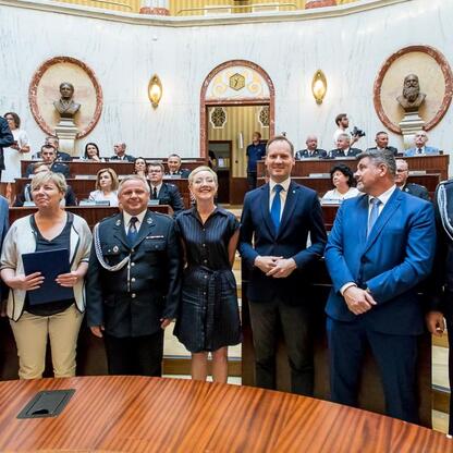 Uroczystość wręczenia nowych samochodów ratowniczo-gaśniczych dla OSP w regionie Śląskim. (wygenerowano przez AI)