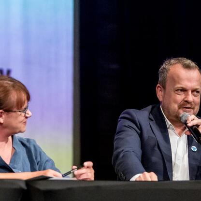 Teatr Zagłębia w Sosnowcu: uroczyste podpisanie umowy na modernizację. (wygenerowano przez AI)