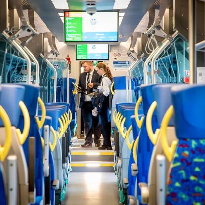 Nowoczesny pociąg Impuls 2 w Silesia Railways. (wygenerowano przez AI)