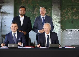 Przemysłowe przestrzenie przekształcane w nowoczesny hub gamingowo-technologiczny. (wygenerowano przez AI)