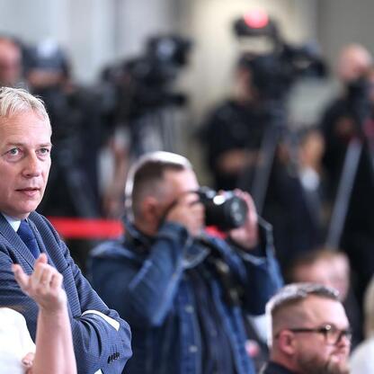 Wojciech Saługa, Marszałek Województwa Śląskiego, podczas konferencji prasowej w Gliwicach. (wygenerowano przez AI)