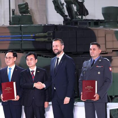 Zdjęcie przedstawia ceremonię podpisania umowy wykonywania dla produkcji K2 czołgów w Gliwicach, Śląsk. (wygenerowano przez AI)