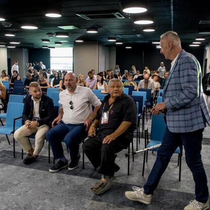 Uroczystość nagród sportowych na Superauto.pl Stadion Śląskim, gdzie sportowcy otrzymują nagrody za wybitne osiągnięcia. (wygenerowano przez AI)