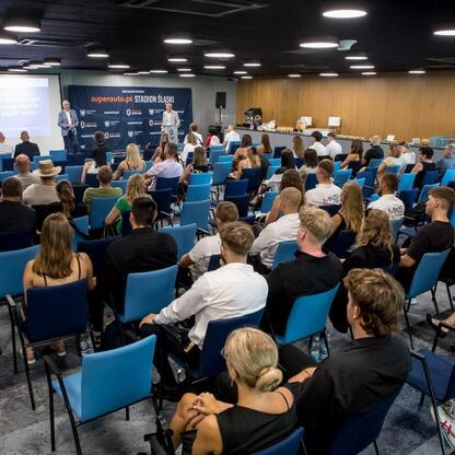 Uroczystość wręczenia Nagród Marszałka Województwa Śląskiego na Superauto.pl Stadionie Śląskim. (wygenerowano przez AI)