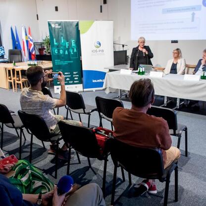 W Czechowicach-Dziedzicach odbywa się konsultacja społeczna pierwszego w Polsce Regionalnego Planu Adaptacji do zmian klimatu dla Województwa Śląskiego. (wygenerowano przez AI)
