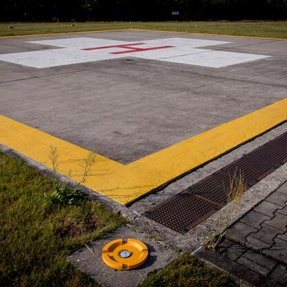 Helipad z czerwoną literą 