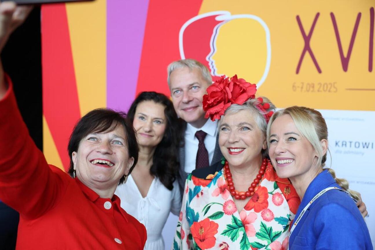 Wojciech Saługa, Marszałek Województwa Śląskiego, na XVII Generalnym Kongresie Kobiet w Katowicach. (wygenerowano przez AI)