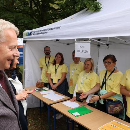 Wojciech Saługa, Marszałek Województwa Śląskiego, uczestniczy w Silver Silesia trade fair. (wygenerowano przez AI)