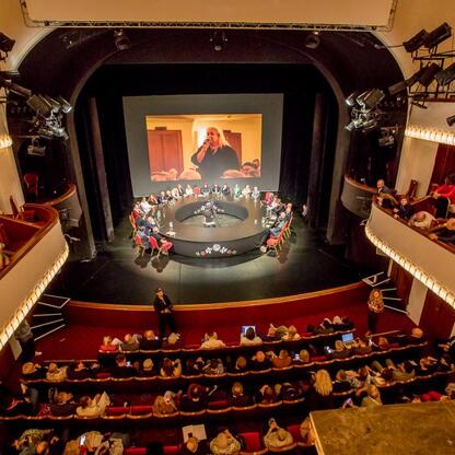Teatr Śląski, pierwsza edycja Śląskiego Stołu, panel dyskusyjny, widownia, spektakl 