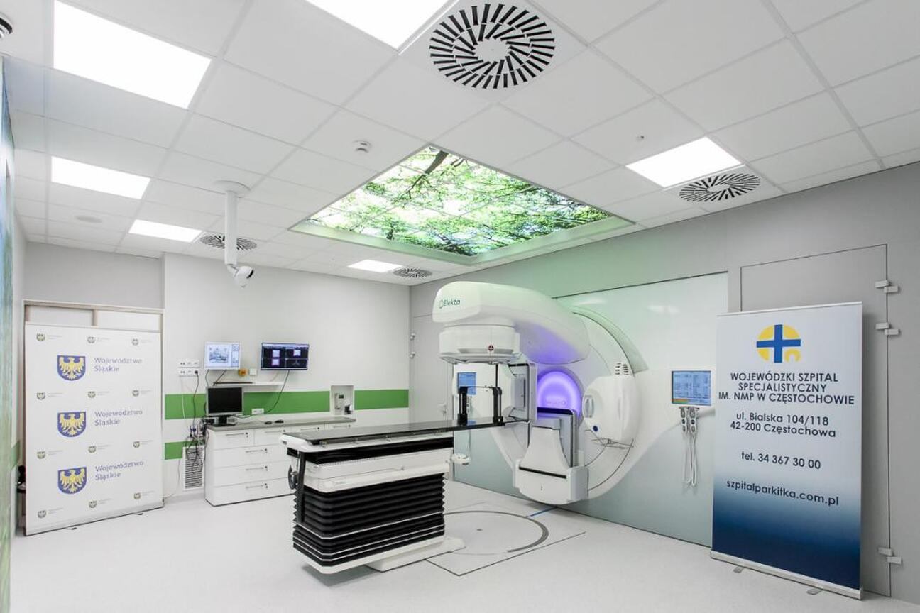 Nowoczesny, wyposażony w najnowsze technologie, szpital Wojewódzki Szpital Specjalistyczny im. NMP w Częstochowie. (wygenerowano przez AI)
