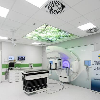 Nowoczesny, wyposażony w najnowsze technologie, szpital Wojewódzki Szpital Specjalistyczny im. NMP w Częstochowie. (wygenerowano przez AI)
