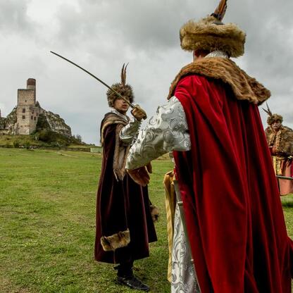 Juromania 2023: Festiwal filmowy i historyczny w Jurze Krakowsko-Częstochowskiej. (wygenerowano przez AI)