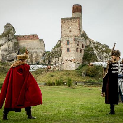Juromania 2023: Festiwal kultury jurajskiej w Olsztynie. (wygenerowano przez AI)