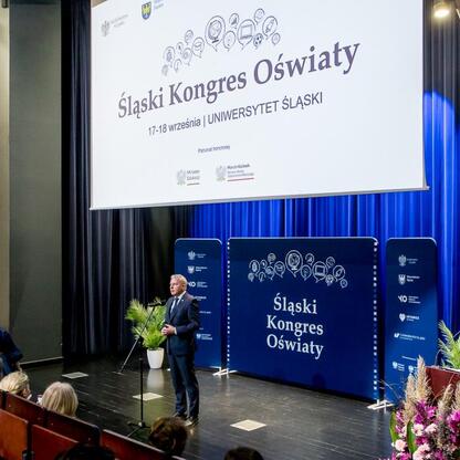 Śląski Kongres Oświaty: otwarcie konferencji edukacyjnej w Katowicach. (wygenerowano przez AI)
