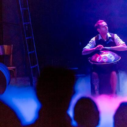Na scenie Teatru Rozrywki w Chorzowie prezentowany jest spektakl 
