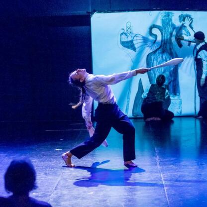 Dancer in mid-performance, extending arm dramatically, symbolizing industrial heritage at Kulturatrium residency in Śląsk. (wygenerowano przez AI)