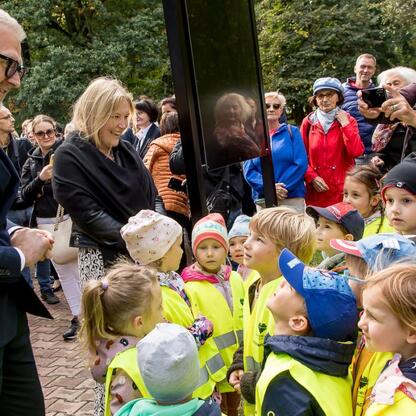 Park Kościuszki w Katowicach, odsłonięcie figurki Geodezjusza, uczczenie pracy kartografów i geodetów. (wygenerowano przez AI)