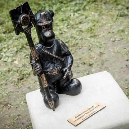 Figurka geodezisty z serii 