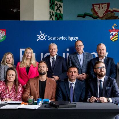 Oficjalna uroczystość podpisania umowy w Sosnowcu, Śląsk. (wygenerowano przez AI)
