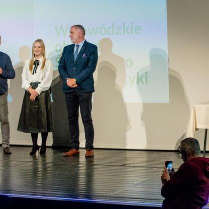 Wojewódzkie Obchody Światowego Dnia Turystyki w Tarnowskich Górach. Uroczystość wręczenia Dyplomów Marszałka Województwa Śląskiego za zasługi dla rozwoju turystyki. (wygenerowano przez AI)