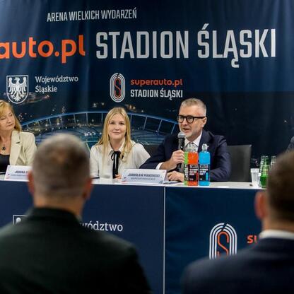Zwiedzanie Stadionu Śląskiego przed 17. edycją Silesia Marathon. (wygenerowano przez AI)
