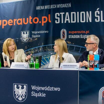 Zwrotka z 17. edycji Silesia Marathon w Superauto.pl Stadion Śląskim. (wygenerowano przez AI)
