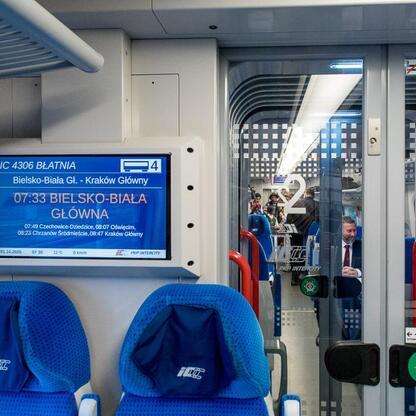 Nowe połączenia InterCity Bielsko-Biała – Kraków Główny. Pociąg IC 4306 BŁATNIA o godz. 7:33. (wygenerowano przez AI)